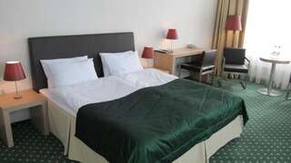 Отель Green City Hotel Минск Улучшенный двухместный номер с 1 кроватью-1